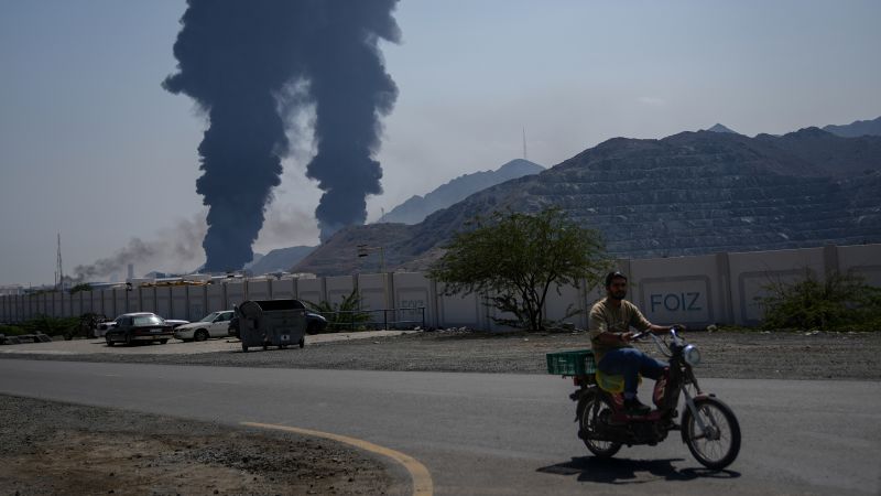 Iranul respinge acuzațiile și amenință represalii, tensiunile cresc în regiune Ministrul de Externe iranian, Hossein Amir-Abdollahian, a respins vehement acuzațiile privind starea de sănătate a noului lider suprem, Mojtaba Khamenei, și a lansat amenințări cu represalii împotriva SUA și Israelului