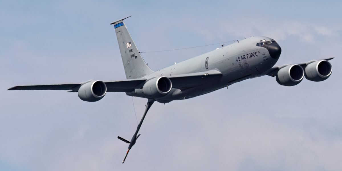 Șase militari americani au murit într-o prăbușire de avion în Irak Șase militari americani și-au pierdut viața după ce un avion de realimentare KC-135 s-a prăbușit joi în vestul Irakului