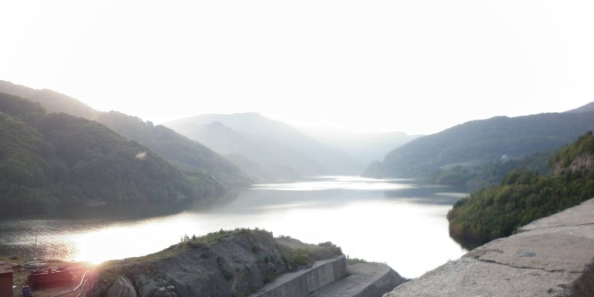 Acord de mediu pentru amenajarea hidroenergetică Surduc-Siriu Comitetul de Analiză Tehnică din cadrul Ministerului Mediului a aprobat acordul de mediu pentru amenajarea hidroenergetică Surduc-Siriu, un proiect situat pe râul Bâsca Mare, în județele Buzău și Covasna