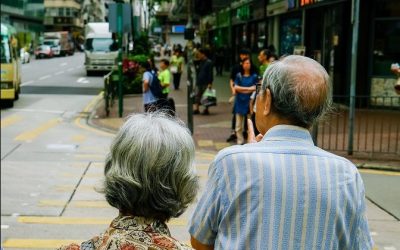 Numărul pensionarilor în scădere, pensiile cresc ușor Numărul total al pensionarilor din România a înregistrat o ușoară scădere în februarie 2026, ajungând la 4.688.092 de persoane, o diminuare de 9.978 față de luna precedentă