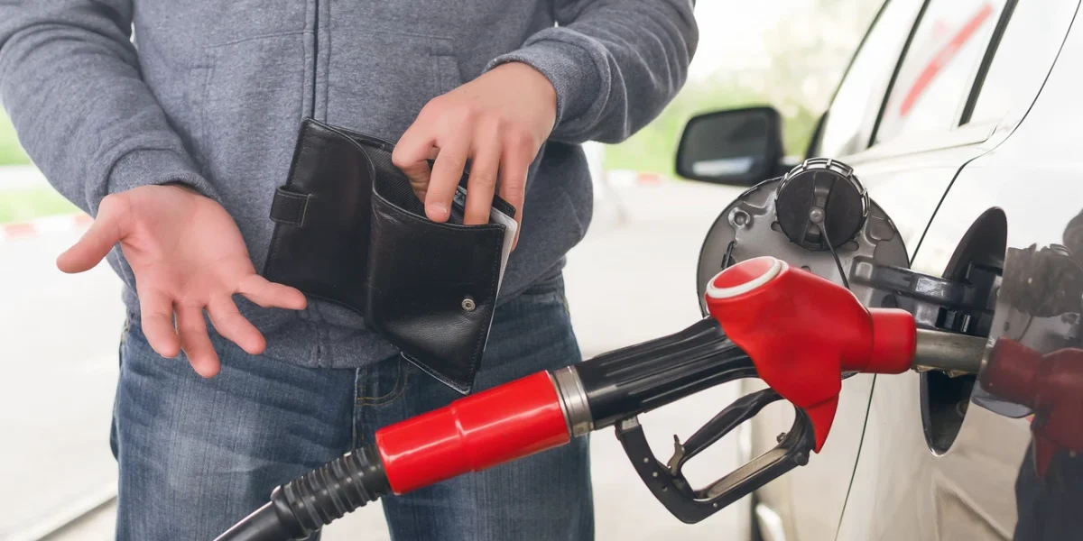 Transportatorii rutieri avertizează asupra scumpirii carburanților și cer măsuri urgente Federația Operatorilor Români de Transport (FORT) trage un semnal de alarmă cu privire la posibile majorări accelerate ale prețurilor la carburanți în România