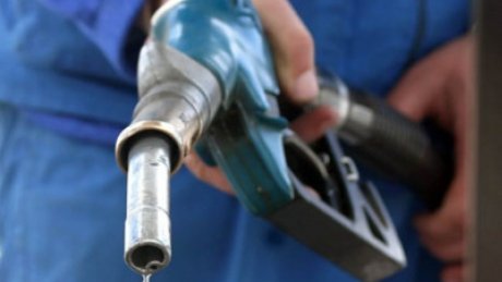 Scumpiri continue la carburanți: Motorina depășește 8,5 lei pe litru Prețul carburanților continuă să crească în România, cu o nouă scumpire de 9 bani pe litru atât la benzină, cât și la motorină, în această dimineață