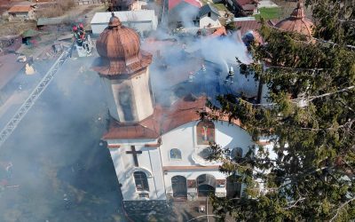 Incendiu devastator la o biserică monument istoric din Prahova; circulația pe DN1, restricționată Un incendiu puternic a izbucnit duminică dimineața la turla unei biserici monument istoric din comuna Puchenii Moșneni, județul Prahova