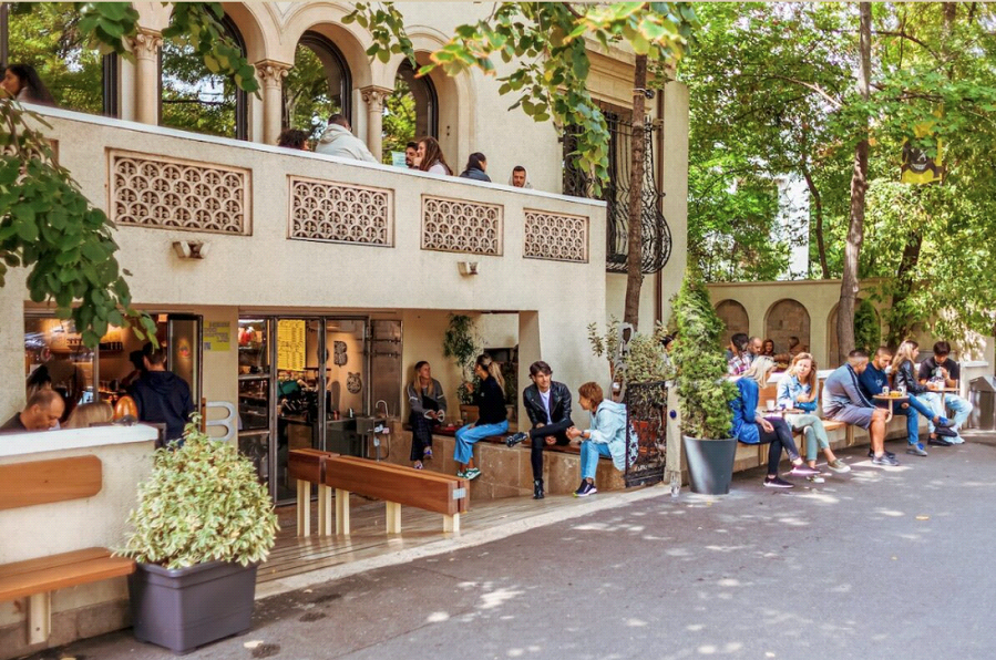 Bob Coffee Lab, din nou în topul mondial al cafenelelor Cafeneaua de specialitate Bob Coffee Lab, un nume cunoscut în industria cafelei din România, a fost inclusă în topul celor mai bune 100 de cafenele din lume, ocupând locul 55