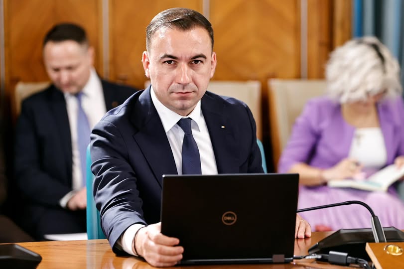 România primește 150 de milioane de euro pentru investiții în stocarea energiei Comisia Europeană a aprobat schema de ajutor de stat notificată de România, în valoare de 150 de milioane de euro, pentru susținerea capacităților de stocare a energiei electrice