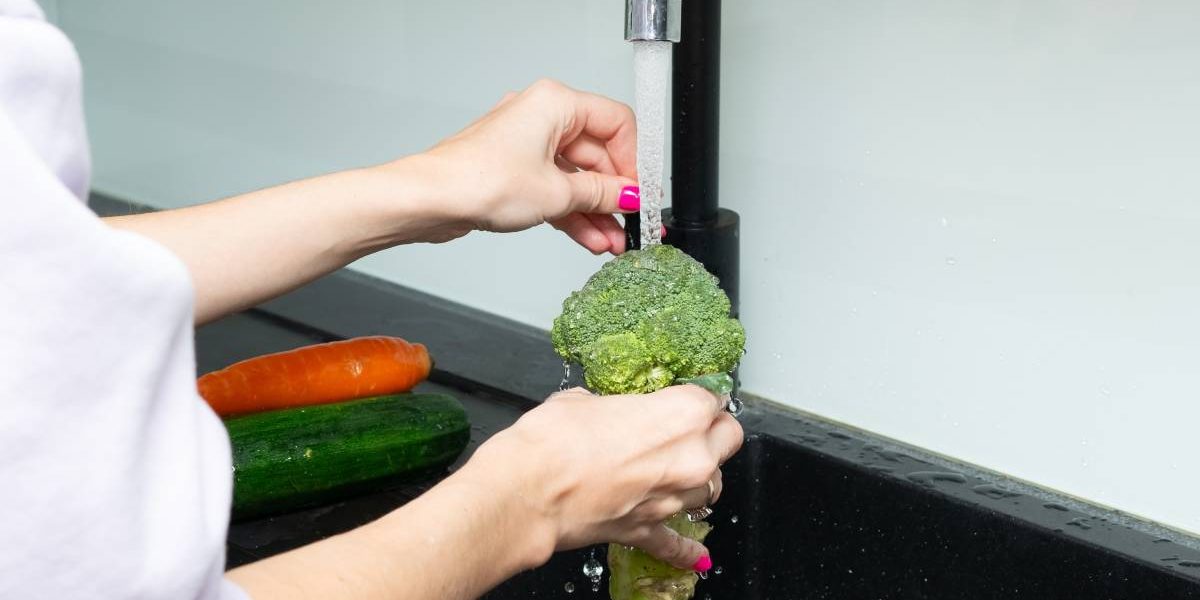 Broccoli, de la garnitură contestată la vedetă a nutriției Broccoli, o legumă controversată care împarte adesea opiniile la masa de seară, ascunde o istorie bogată și o valoare nutrițională remarcabilă