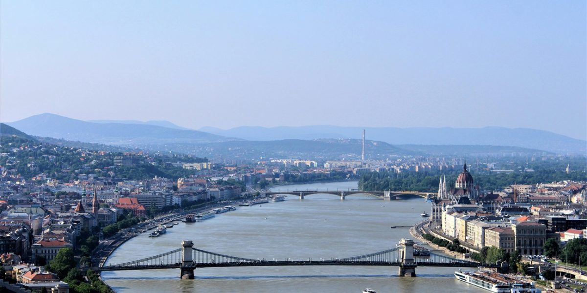 Ucraina acuză Ungaria de „luare de ostatici” și „jaf” după reținerea unor cetățeni ucraineni Budapesta este scena unei dispute diplomatice majore după ce autoritățile maghiare au reținut, vineri dimineață, șapte cetățeni ucraineni