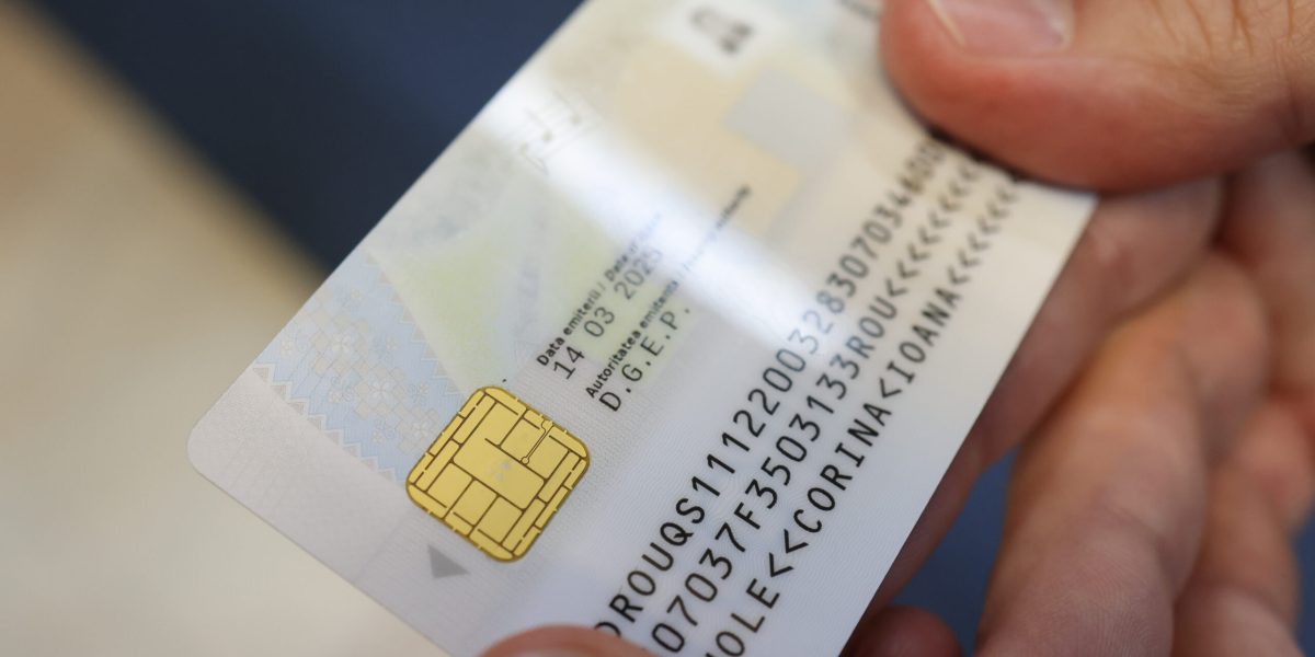 Noul buletin electronic: dificultăți în verificarea identității și actualizarea adresei Introducerea buletinului electronic cu cip a creat probleme pentru unii români, în special în relația cu aplicațiile financiare și cu platformele online