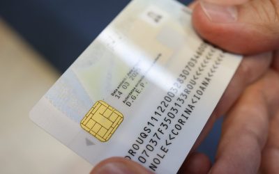 Noul buletin electronic: dificultăți în verificarea identității și actualizarea adresei Introducerea buletinului electronic cu cip a creat probleme pentru unii români, în special în relația cu aplicațiile financiare și cu platformele online