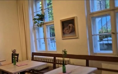 Cafenelele din cimitire, o tradiție neobișnuită în Berlin În inima Berlinului, o tradiție neobișnuită se perpetuează de ani buni: cafenelele amplasate chiar în interiorul cimitirelor