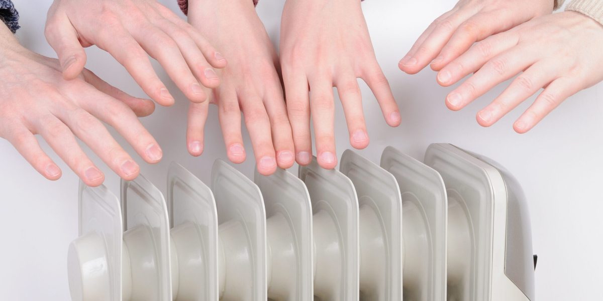 Bucureștenii vor plăti mai puțin la facturile de căldură dacă energia termică nu respectă standardele Consilierii Generali ai Municipiului București au aprobat, în ședința de vineri, un proiect de hotărâre prin care locuitorii Capitalei vor putea beneficia de facturi mai mici la încălzire