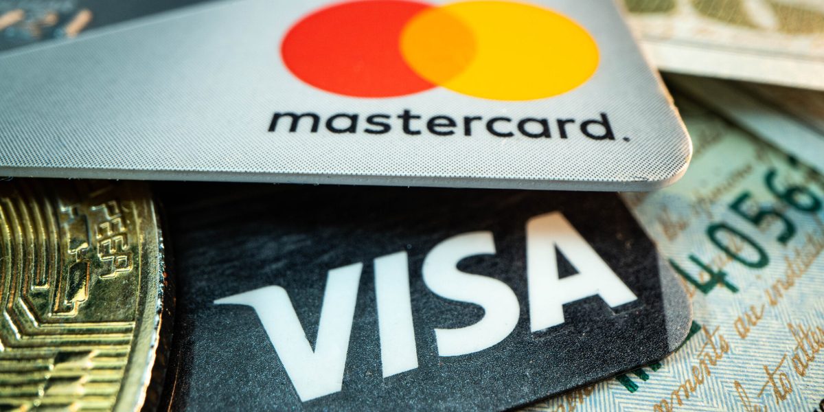 Europa vrea să scape de dependența de Visa și Mastercard: Un pas spre suveranitate financiară Uniunea Europeană se confruntă cu o problemă strategică majoră: dependența de sistemele de plată controlate de companii americane, precum Visa și Mastercard