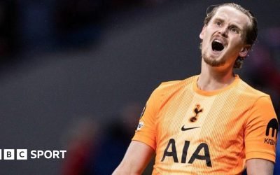 Dezastru pentru Tottenham în Liga Campionilor: Kinsky, schimbat după 17 minute Tottenham Hotspur a suferit o înfrângere usturătoare în deplasarea de la Atletico Madrid, în optimile de finală ale Ligii Campionilor