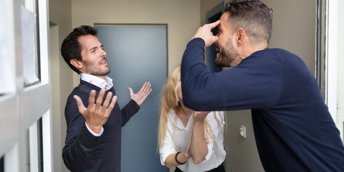 Autoritățile, un sprijin pentru asociațiile de proprietari în cazuri extreme În situațiile în care proprietarii de apartamente ignoră regulile de igienă și bună conviețuire, autoritățile locale pot interveni, dar cu respectarea unor pași procedurali stricți, conform explicațiilor avocatului Gelu Pușcaș, specialist în dreptul asociațiilor de proprietari