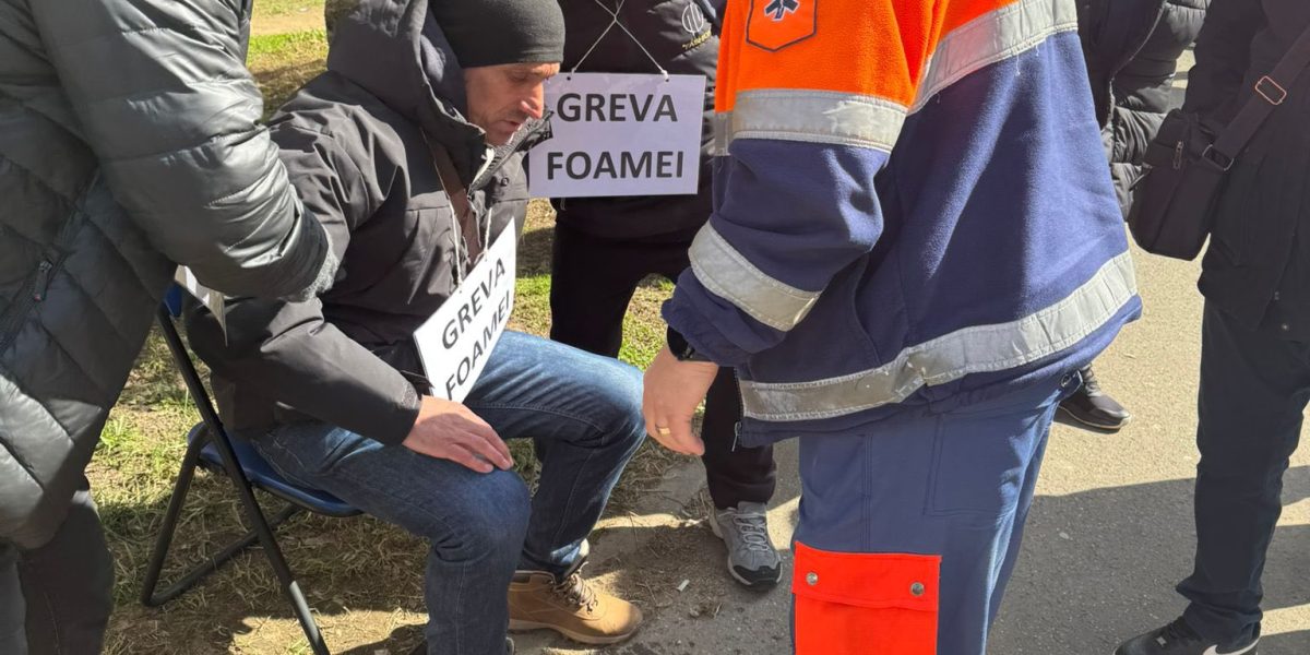 Mineri și energeticieni protestează în fața Ministerului Energiei, intrând în a treia zi de grevă a foamei Peste 60 de mineri și energeticieni protestează în fața Ministerului Energiei, unde au intrat în a treia zi de grevă a foamei