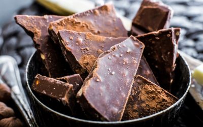 Ciocolata de casă, un desert din ce în ce mai popular Tot mai mulți români aleg să prepare deserturi în propria bucătărie, o tendință alimentată de dorința de a controla ingredientele și de a evita produsele ultraprocesate