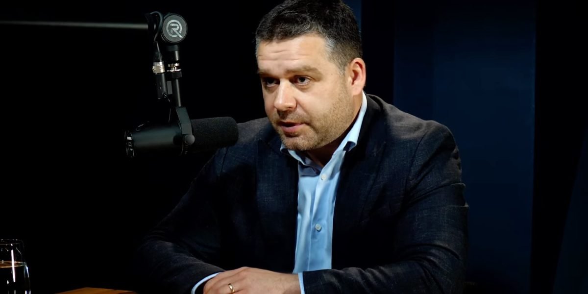 Primarul Capitalei, Ciprian Ciucu, lansează un podcast pentru a explica problemele Bucureștiului Primarul general al Capitalei, Ciprian Ciucu, a anunțat că va lansa un podcast în care își propune să explice bucureștenilor detalii despre problemele orașului și proiectele aflate în derulare