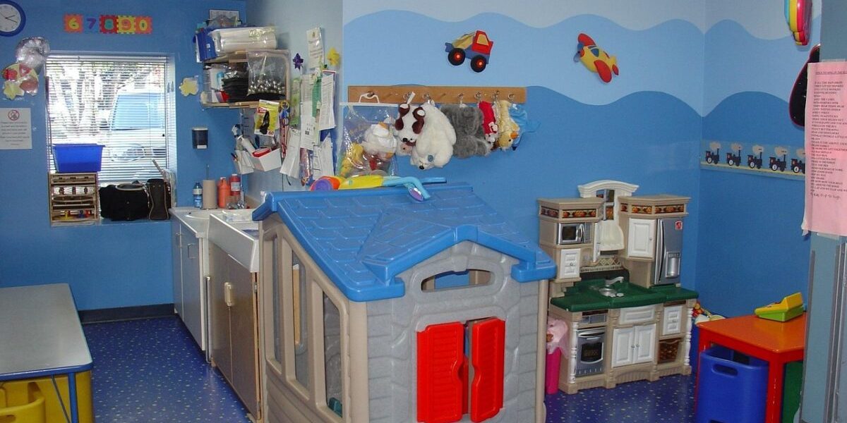 Calendarul înscrierilor la creșe și grădinițe: Părinții pot reînscrie copiii din 18 mai Ministerul Educației a publicat calendarul înscrierilor în creșe și grădinițe pentru anul școlar următor