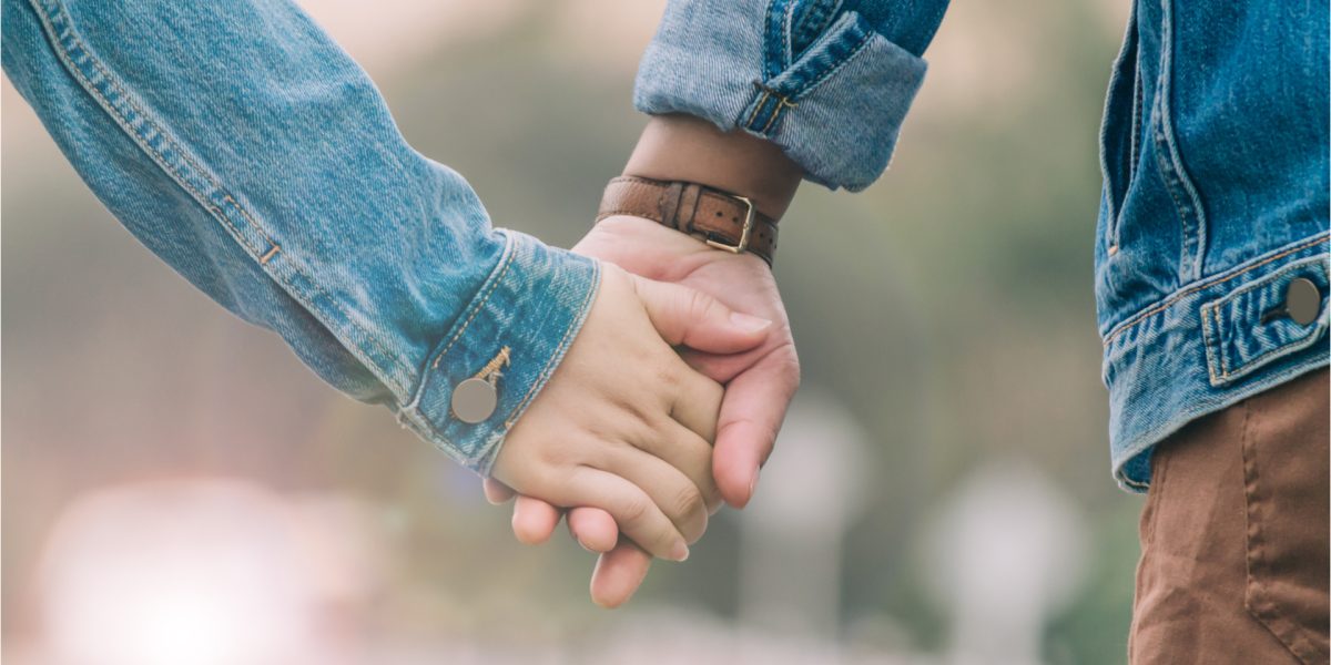 Generația Z și întoarcerea la „tradițional”: Sondajele indică o creștere a conservatorismului în rândul bărbaților Un studiu recent, realizat în 29 de țări, scoate la iveală o tendință îngrijorătoare în rândul tinerilor bărbați: o reîntoarcere la idealuri masculine rigide și așteptări tradiționale în ceea ce privește rolurile de gen