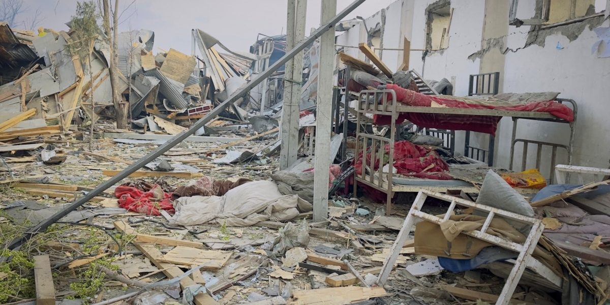 Un atac aerian atribuit Pakistanului asupra capitalei Afganistanului, Kabul, a provocat sute de victime, pe fondul escaladării conflictului dintre cele două țări vecine