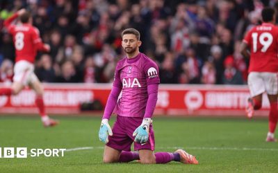 Nottingham Forest, între speranțe europene și haos managerial Nottingham Forest, echipa cu o istorie bogată, dar cu o recentă perioadă de fluctuații, se confruntă cu un sezon tumultuos, marcat de schimbări constante la nivel managerial, dar și de ambiții europene