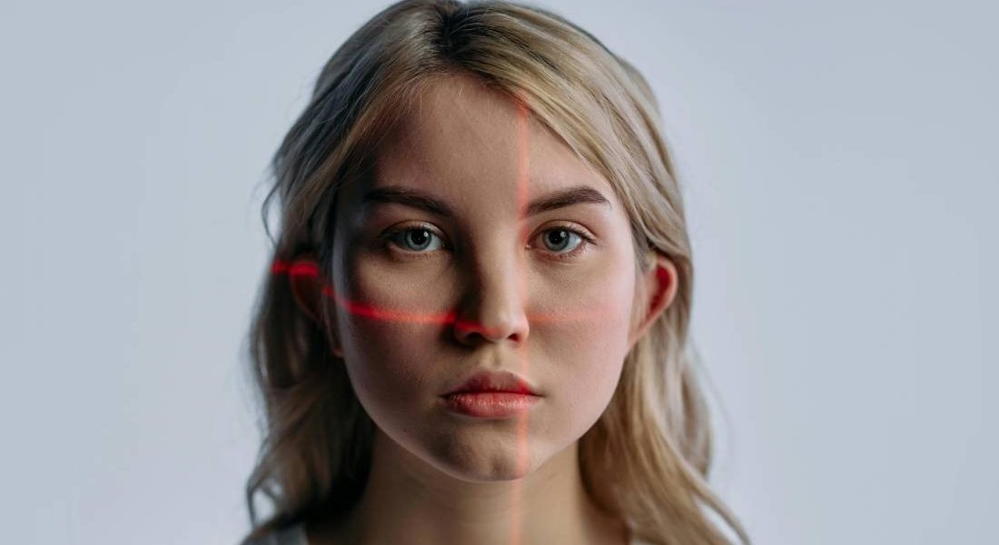 Psihologia sindromului impostorului: Teama de a fi demascat