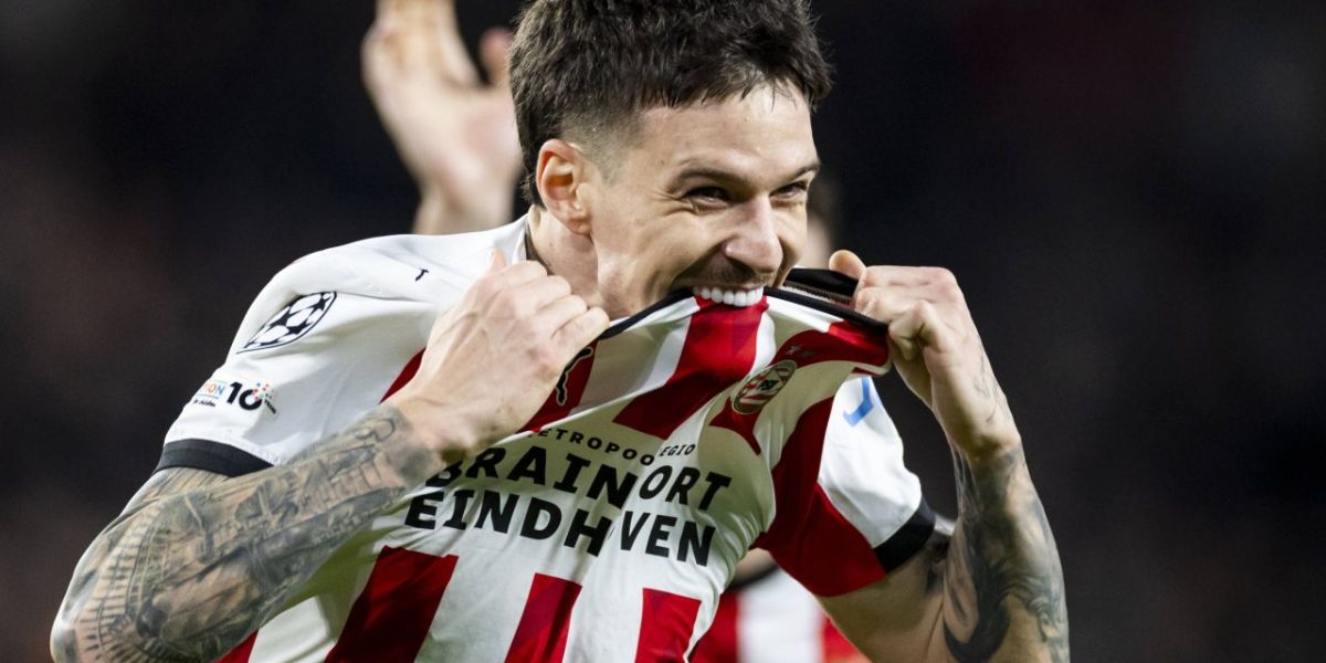 PSV Eindhoven, aproape de titlul de campioană a Olandei: scenariul perfect pentru un triumf istoric Echipa antrenată de Peter Bosz este la un pas de a-și asigura titlul de campioană în Eredivisie, cu un avans considerabil de 19 puncte față de Feyenoord, ocupanta locului secund