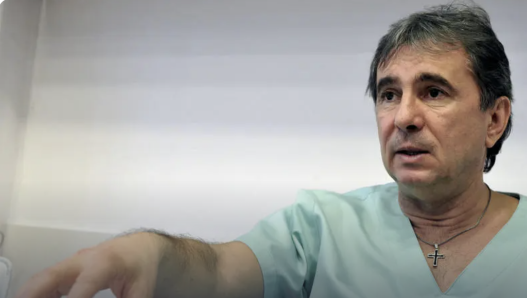 Profesorul Dorel Săndesc, condamnat cu suspendare pentru ucidere din culpă Profesorul Dorel Săndesc, cunoscut medic și manager al Spitalului Județean de Urgență din Timișoara, a fost condamnat de Judecătoria Timișoara la un an și opt luni de închisoare cu suspendare