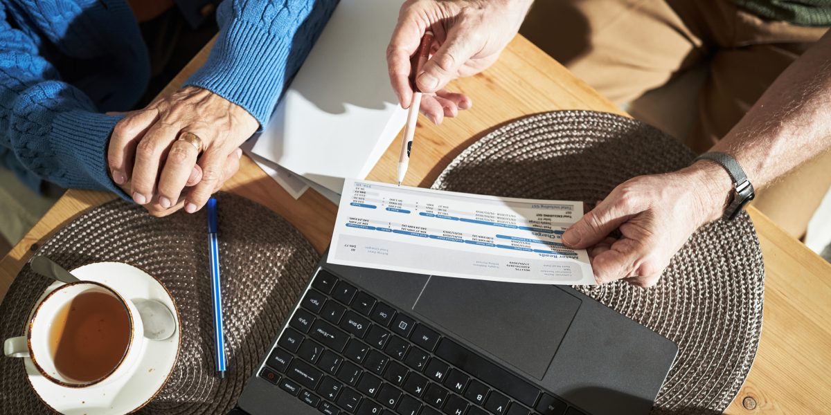 Românii, reticenți în a schimba furnizorul de energie electrică: Peste 650.000 de schimbări înregistrate în 2025 În 2025, un număr de 650.773 de schimbări de furnizori de energie electrică au fost efectuate de consumatorii români, arată datele Autorității Naționale de Reglementare în domeniul Energiei (ANRE)