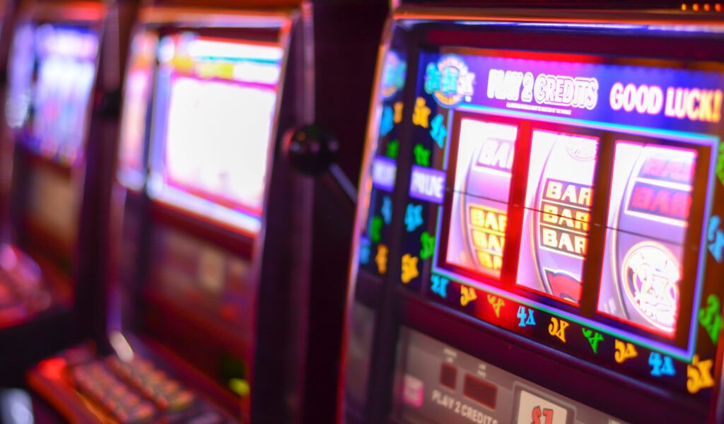 USR lansează hărți interactive pentru a evidenția amploarea fenomenului păcănelelor Uniunea Salvați România (USR) a lansat două hărți interactive pe site-ul farapacanele.ro, prin care urmărește să expună amploarea fenomenului jocurilor de noroc la nivel național