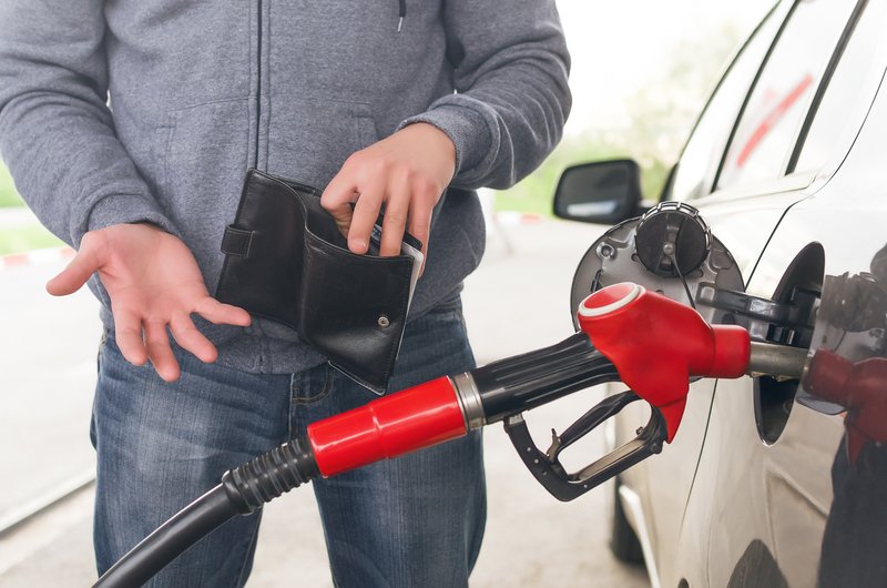 Prețurile carburanților continuă să urce: motorina depășește 9 lei pe litru Prețul carburanților a crescut din nou vineri dimineață, cu 9 bani pe litru, marcând o nouă lovitură pentru șoferi