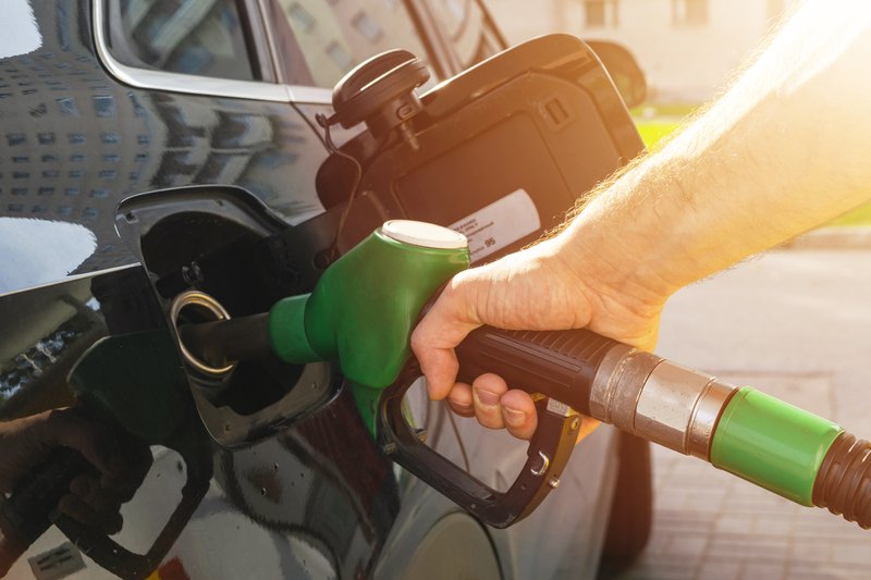 Benzina și motorina se scumpesc brusc: prețurile ating noi maxime în benzinării Prețul carburanților a crescut semnificativ miercuri dimineață, astfel încât șoferii plătesc acum cu 15 bani mai mult pe litru, potrivit datelor colectate de platforma Monitorul Prețurilor