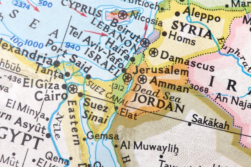 GPS-urile din Emirate, date peste cap de atacurile din Golf Un fenomen straniu afectează locuitorii din Emiratele Arabe Unite: telefoanele și aplicațiile de navigație afișează locații greșite, plasând utilizatorii la sute de kilometri distanță sau chiar în largul mării