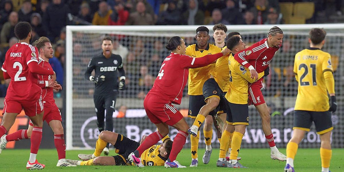 Liverpool, umilită de ultima clasată Wolverhampton în prelungiri Liverpool a suferit o înfrângere șocantă în deplasare, scor 1-2, în fața ultimei clasate din Premier League, Wolverhampton Wanderers