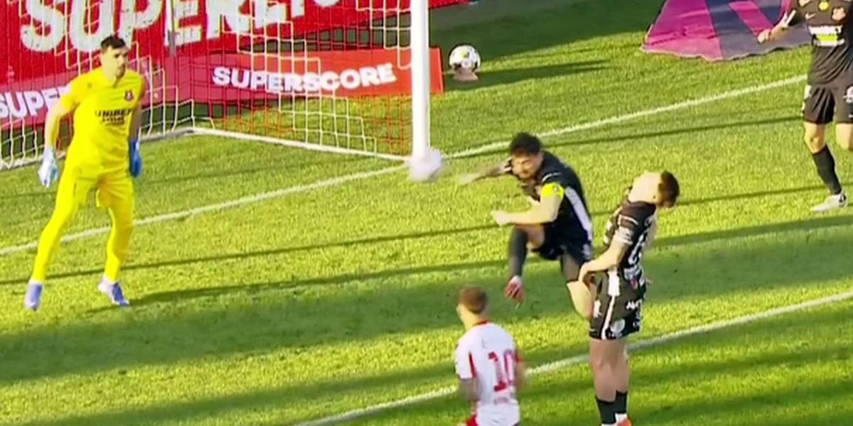Play-out-ul Superligii a debutat cu un autogol memorabil: Căpușă, victima unui șut inoportun Arad, 13 martie 2026 – Prima etapă din play-out-ul Superligii a debutat cu un moment cu adevărat neobișnuit