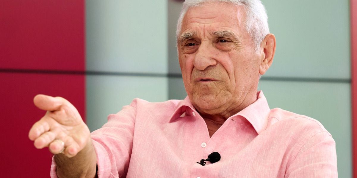 Becali, șocat de alegerea lui Lucescu pentru postul de fundaș stânga la națională Impresarul Giovanni Becali a reacționat cu surprindere la decizia selecționerului Mircea Lucescu de a-l convoca pe Kevin Ciubotaru în locul lui Andrei Borza pentru barajul crucial cu Turcia