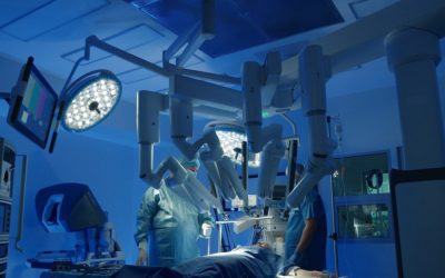 Robotul chirurgical, un aliat prețios în ortopedie: Pacienți din România beneficiază de intervenții avansate O pacientă în vârstă de 61 de ani, diagnosticată cu coxartroză severă, a beneficiat de o dublă protezare de șold realizată cu ajutorul unui robot chirurgical la Spitalul Foișor din București