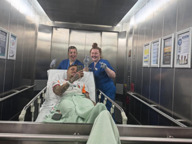 Noa Lang, accidentat grav la deget, a fost operat după meciul Liverpool – Galatasaray Meciul dintre Liverpool și Galatasaray, disputat recent, a adus o veste proastă pentru echipa turcă