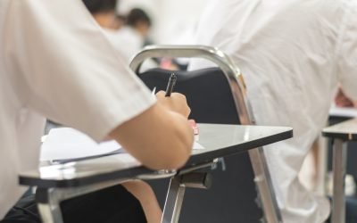 Simulare Bacalaureat 2026: Elevii au susținut proba la alegere a profilului București – Elevii de clasele a XII-a și a XIII-a au susținut miercuri, 25 martie, proba la alegere a profilului și specializării, în cadrul simulării examenului de Bacalaureat 2026