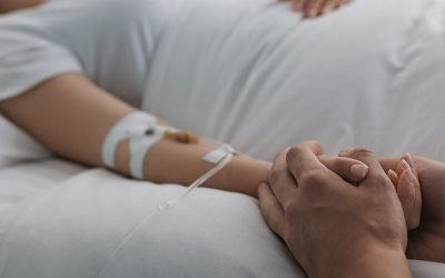 Eutanasierea unei tinere spaniole reaprinde dezbaterile despre sfârșitul vieții în Europa Noelia Castillo, o tânără spaniolă de 25 de ani, a decedat prin eutanasiere în urma unei lungi bătălii juridice, cazul ei readucând în prim-plan discuțiile despre dreptul la moarte asistată