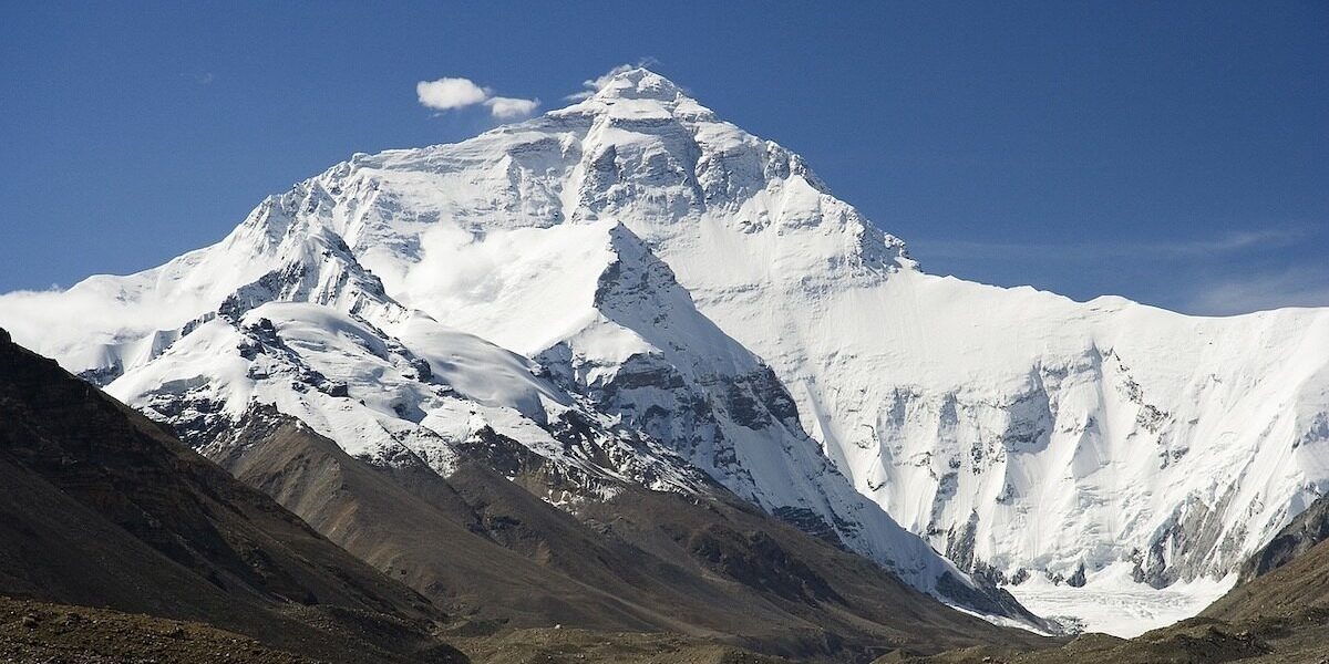 Ghețarii din Himalaya se topesc într-un ritm alarmant: o criză în timp real Rata de topire a ghețarilor din masivele Hindu Kush și Himalaya s-a dublat începând cu anii 2000 din cauza încălzirii globale, conform rezultatelor a două studii recente