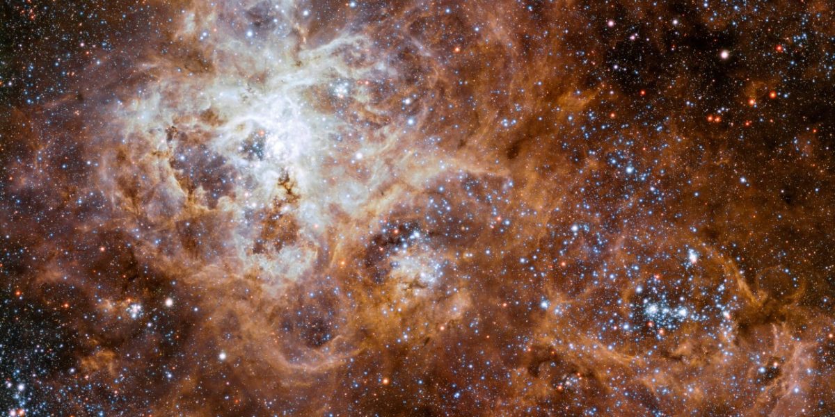 Astronomii au detectat cea mai strălucitoare explozie radio rapidă din istorie O echipă internațională de astronomi, inclusiv cercetători de la Universitatea din Toronto, a reușit să identifice și să localizeze sursa celei mai puternice explozii radio rapide (FRB) observate vreodată