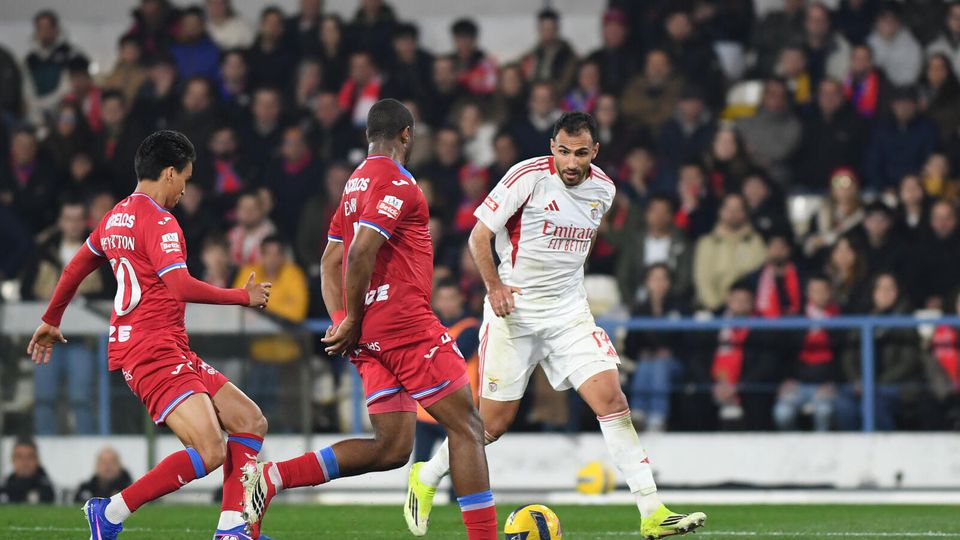 Benfica a remizat, prestațiile individuale ridicând semne de întrebare Lisabona, Portugalia – Echipa portugheză Benfica a înregistrat o remiză, scorul și prestațiile individuale ale jucătorilor fiind evaluate cu atenție de presa sportivă