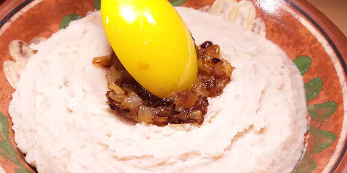 Mărarul, un condiment nepotrivit pentru fasolea bătută Fasolea bătută, un preparat clasic al bucătăriei românești, este apreciată pentru simplitatea și gustul său bogat