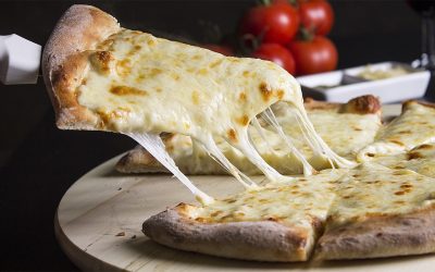 Pizza rapidă: Rețeta cu doar două ingrediente care cucerește bucătăriile Pizza, una dintre cele mai apreciate mâncăruri la nivel global, poate fi preparată acasă într-un mod simplu și economic, potrivit unei noi rețete ce folosește doar două ingrediente: făină și mozzarella