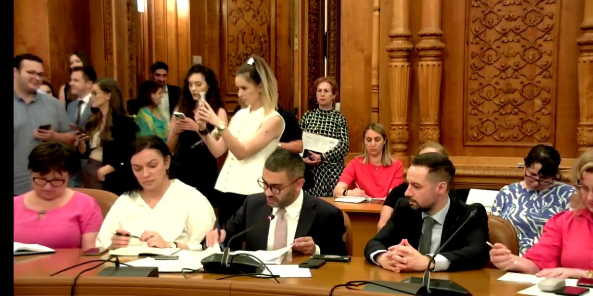 Pachetul de solidaritate, ignorat în proiectul de buget pentru 2026 Ministrul Muncii, Florin Manole, a anunțat miercuri că pachetul de solidaritate, menit să sprijine pensionarii și familiile vulnerabile, nu este inclus în proiectul de buget pentru anul 2026