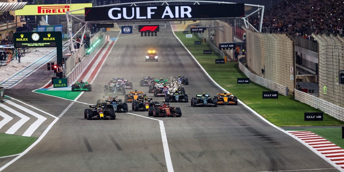 Formula 1, zguduită de conflictul din Orientul Mijlociu: două curse anulate Sezonul de Formula 1 va fi mai scurt decât era planificat inițial, după ce conducerea competiției a decis anularea a două Mari Premii din cauza conflictului din Orientul Mijlociu