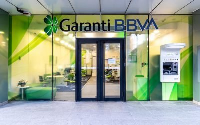 Garanti BBVA neagă oficial vânzarea subsidiarei din România, dar lasă ușa deschisă Grupul financiar turc Garanti BBVA, controlat în proporție de 86% de grupul spaniol Banco Bilbao Vizcaya Argentaria (BBVA), a reacționat oficial cu privire la informațiile apărute în spațiul public despre o posibilă vânzare a subsidiarei sale din România către Raiffeisen