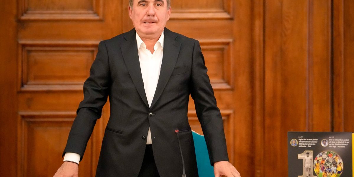 Hagi negociază dur pentru selecționer: Vrea control total asupra echipei.