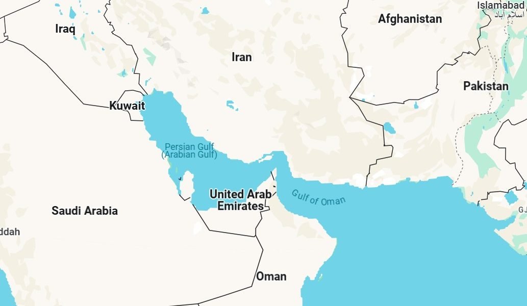 Tensiuni în creștere în Golf: Iranul amenință cu controlul strâmtorii Ormuz Strâmtoarea Ormuz, o arteră vitală pentru comerțul global de petrol, este scena unor tensiuni exacerbate de un posibil atac asupra unui petrolier american